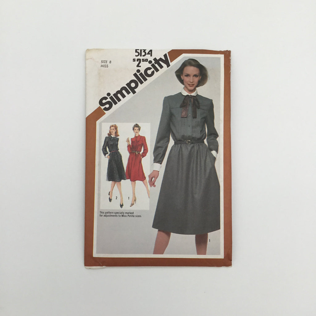 Simplicity 5134 (1981) Dress with Detachable Collar and Cuffs - Vintage Uncut Sewing Pattern
