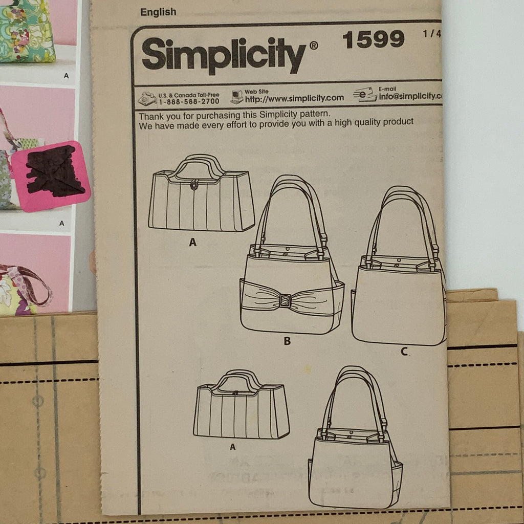 Simplicity 1599 (2013) Shoulder Bags with Style Variations  - Uncut Sewing Pattern